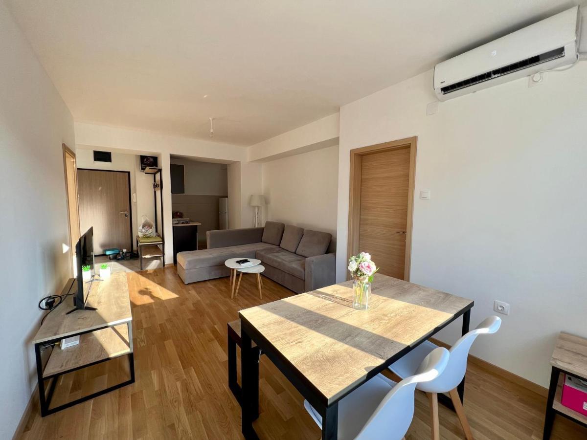 Sara'S Apartment Cozy And Close To Center With Private Parking Skopje Eksteriør bilde