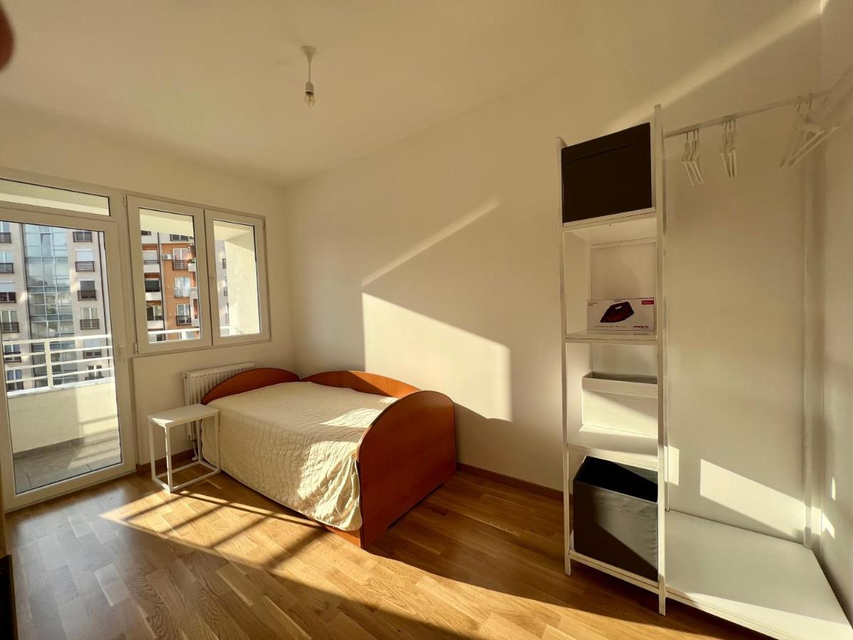 Sara'S Apartment Cozy And Close To Center With Private Parking Skopje Eksteriør bilde