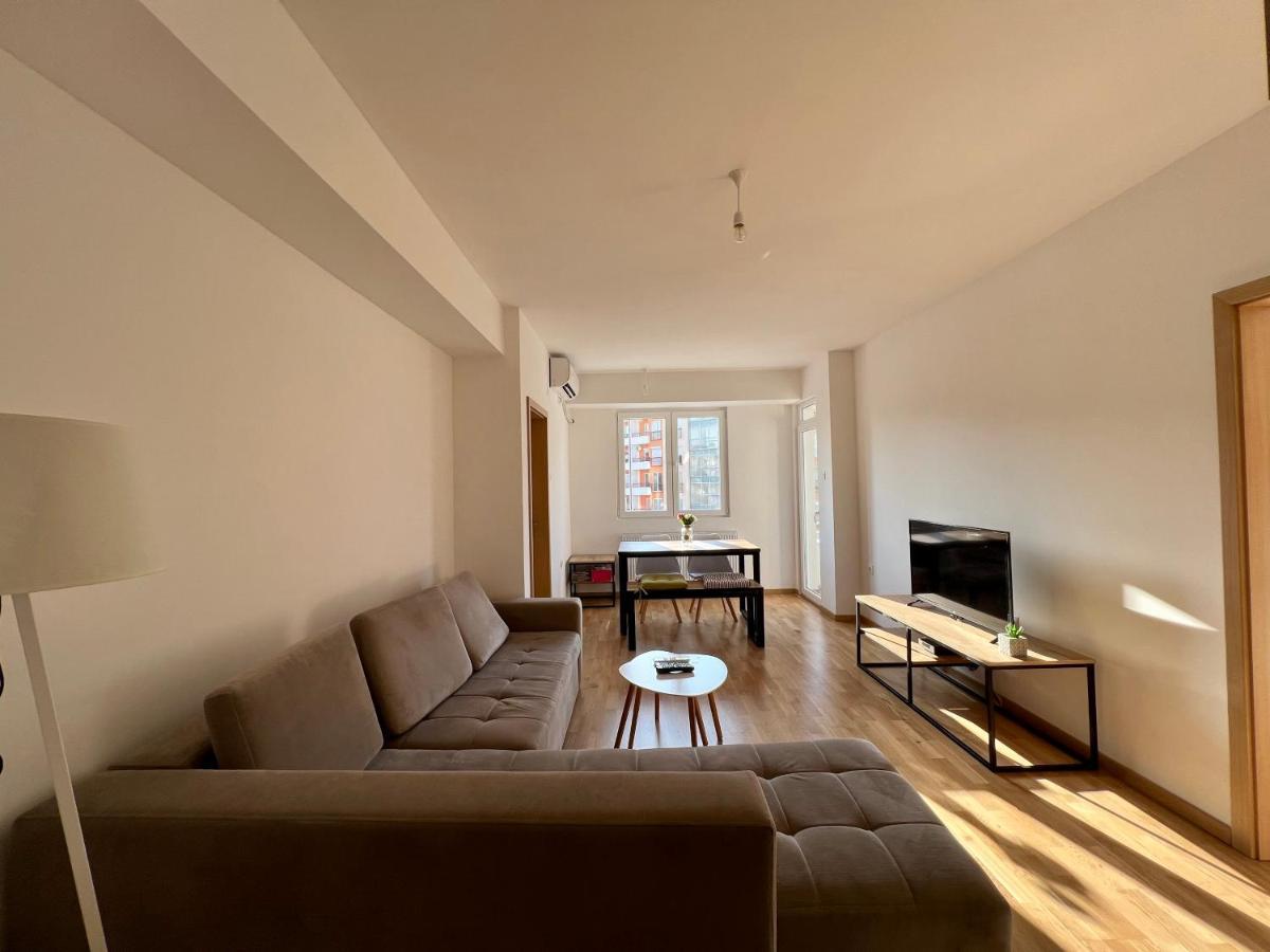 Sara'S Apartment Cozy And Close To Center With Private Parking Skopje Eksteriør bilde