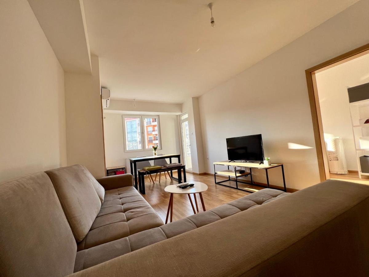 Sara'S Apartment Cozy And Close To Center With Private Parking Skopje Eksteriør bilde